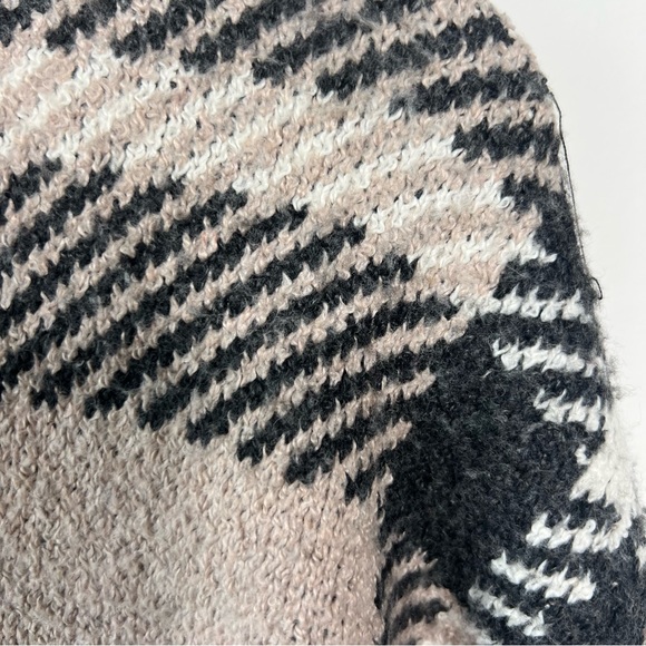 Christian Siriano black and tan plaid sweater with matching hat crewneck… - Picture 8 of 10